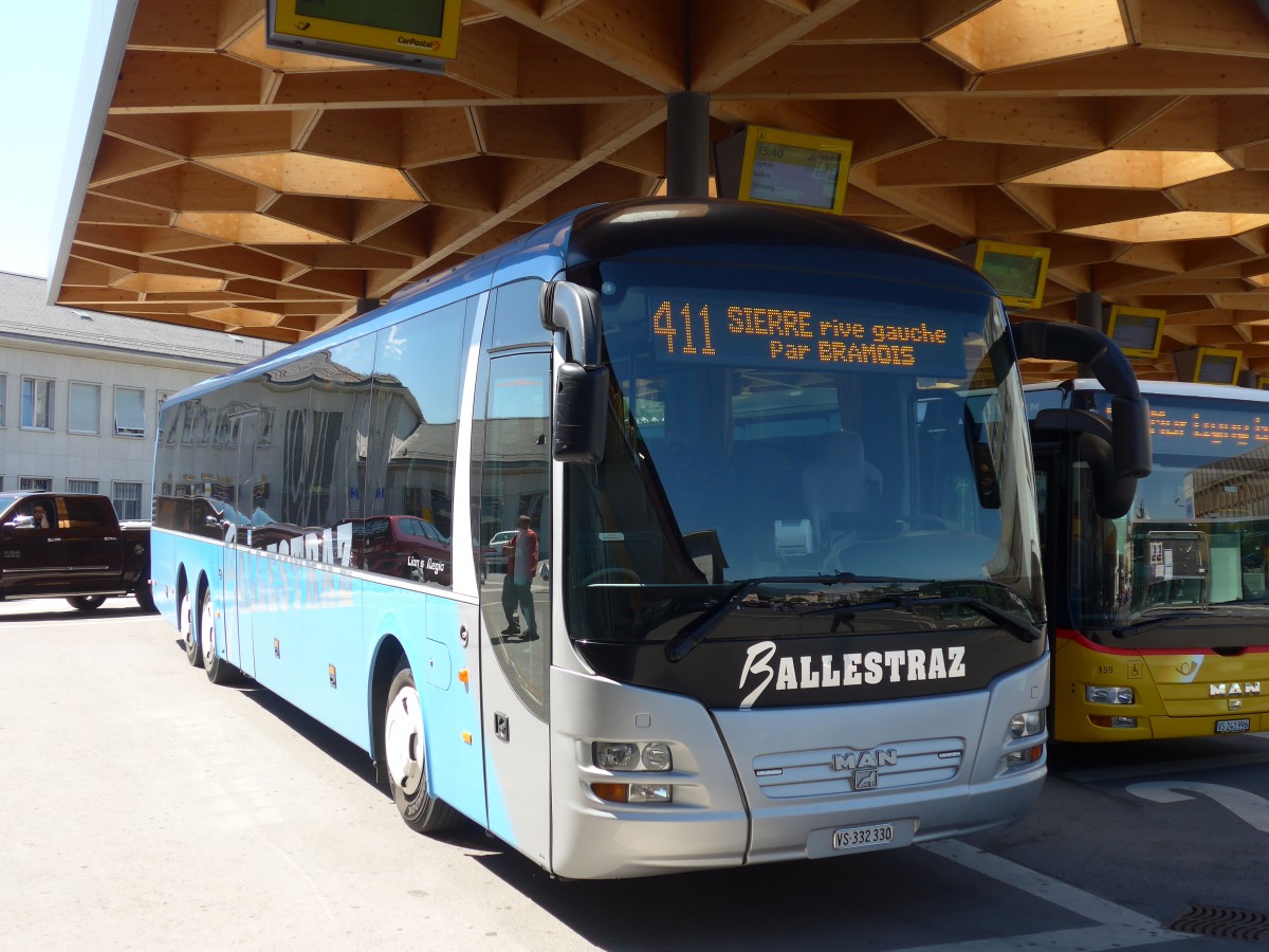 (161'165) - Ballestraz, Gr�ne - VS 332'330 - MAN am 27. Mai 2015 beim Bahnhof Sion