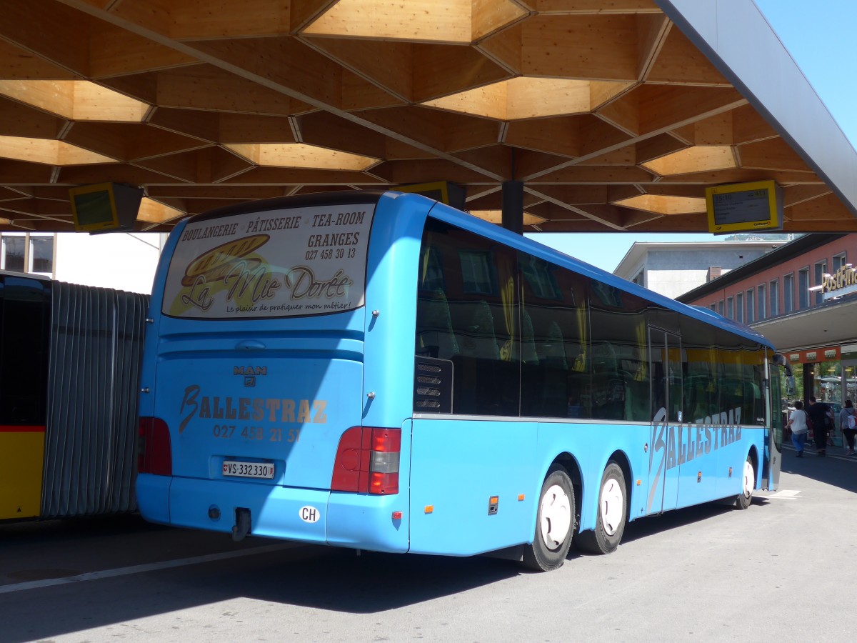 (161'167) - Ballestraz, Gr�ne - VS 332'330 - MAN am 27. Mai 2015 beim Bahnhof Sion