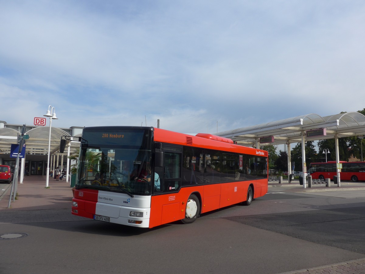 (162'576) - RSW Saarbr�cken - SB-RV 428 - MAN am 25. Juni 2015 beim Bahnhof Homburg