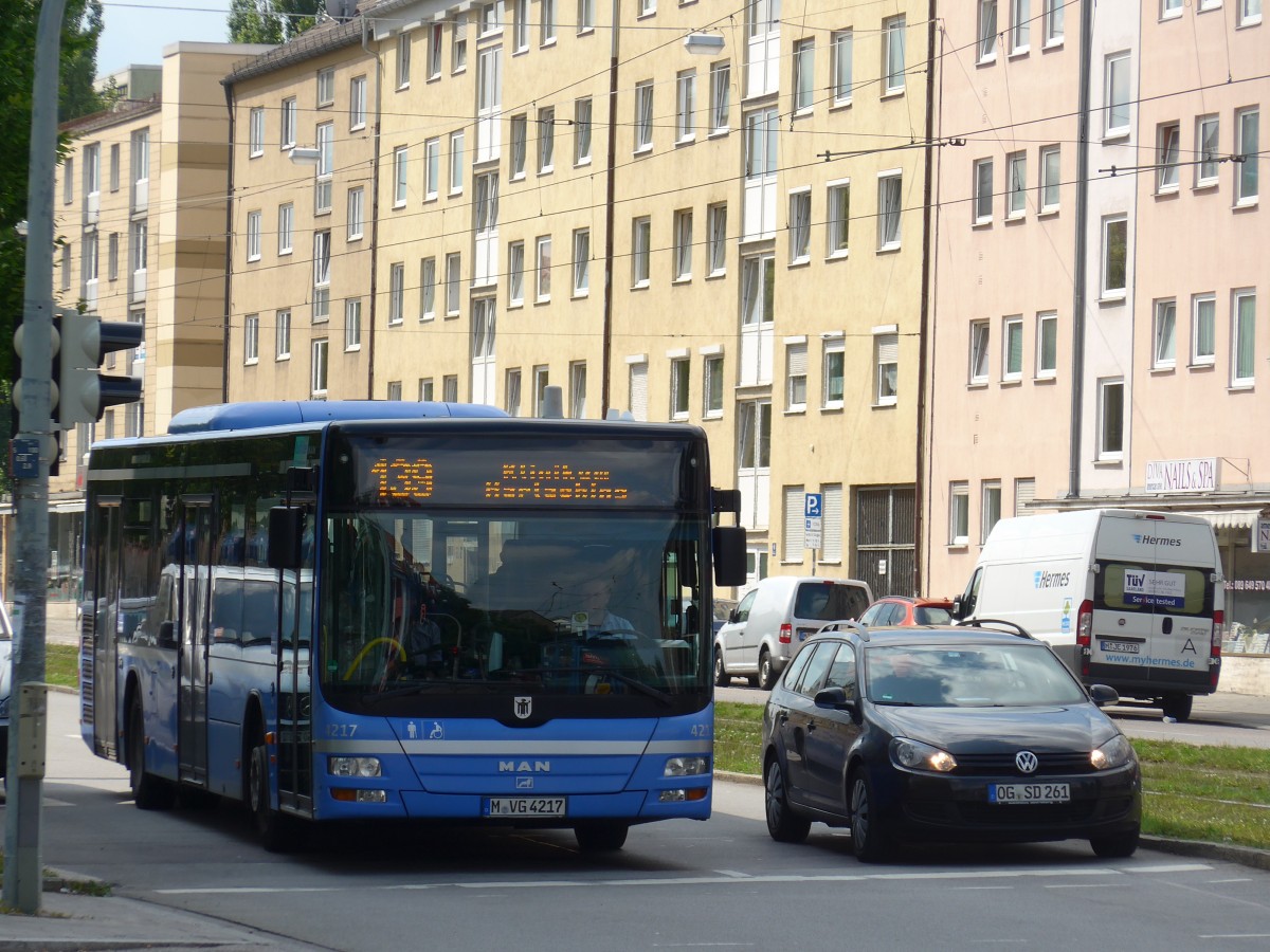 (162'787) - MVG M�nchen - Nr. 4217/M-VG 4217 - MAN am 28. Juni 2015 in M�nchen, Bahnhof Giesing