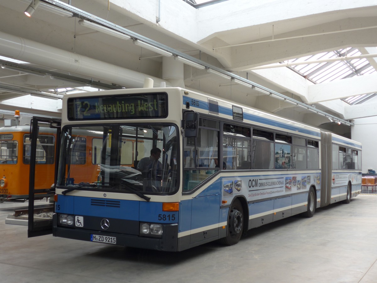 (162'810) - MVG M�nchen (OCM) - Nr. 5815/M-ZD 9215 - Mercedes am 28. Juni 2015 in M�nchen, MVG-Museum