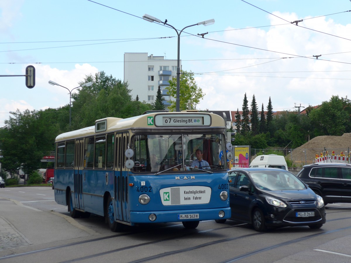 (162'838) - MVG M�nchen (OCM) - Nr. 4002/M-MA 163H - MAN am 28. Juni 2015 in M�nchen, MVG-Museum