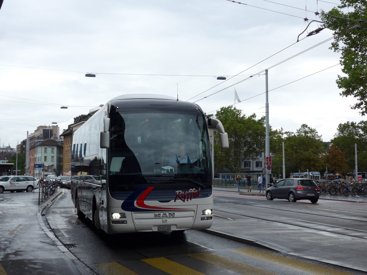 (163'439) - Ryffel, Uster - Nr. 22/ZH 692'522 - MAN am 15. August 2015 beim Bahnhof Z�rich