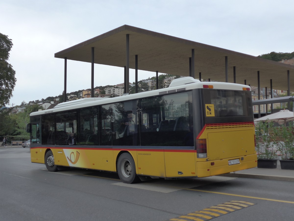 (164'758) - CarPostal Ouest - NE 101'619 - Setra am 15. September 2015 beim Bahnhof Neuch�tel