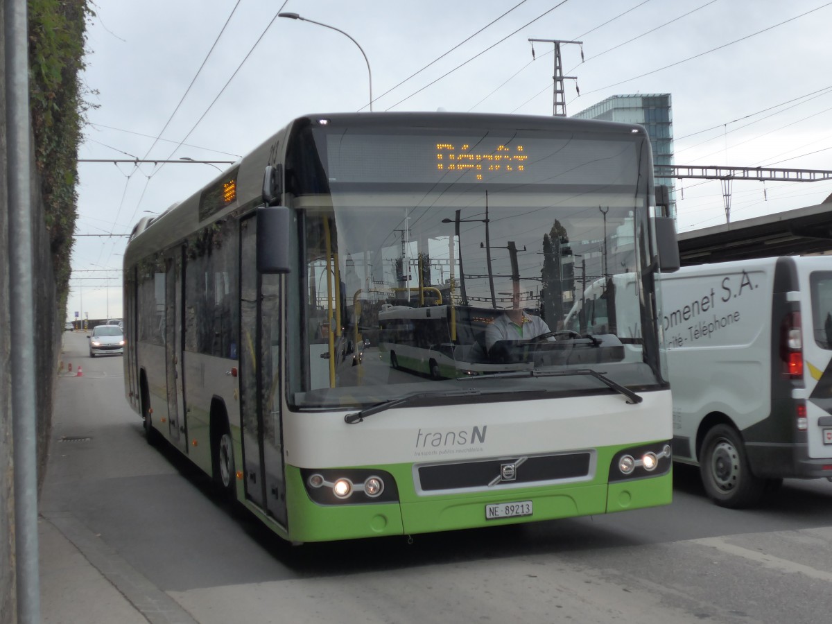 (164'768) - transN, La Chaux-de-Fonds - Nr. 213/NE 89'213 - Volvo (ex TN Neuch�tel Nr. 213) am 15. September 2015 beim Bahnhof Neuch�tel