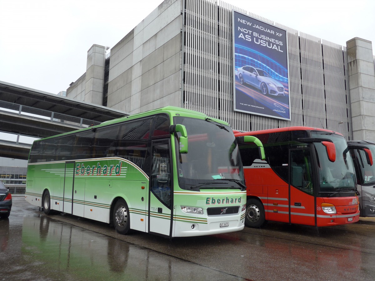 (165'016) - Eberhard, Altendorf - Nr. 4/SZ 29'271 - Volvo am 17. September 2015 in Z�rich, Flughafen