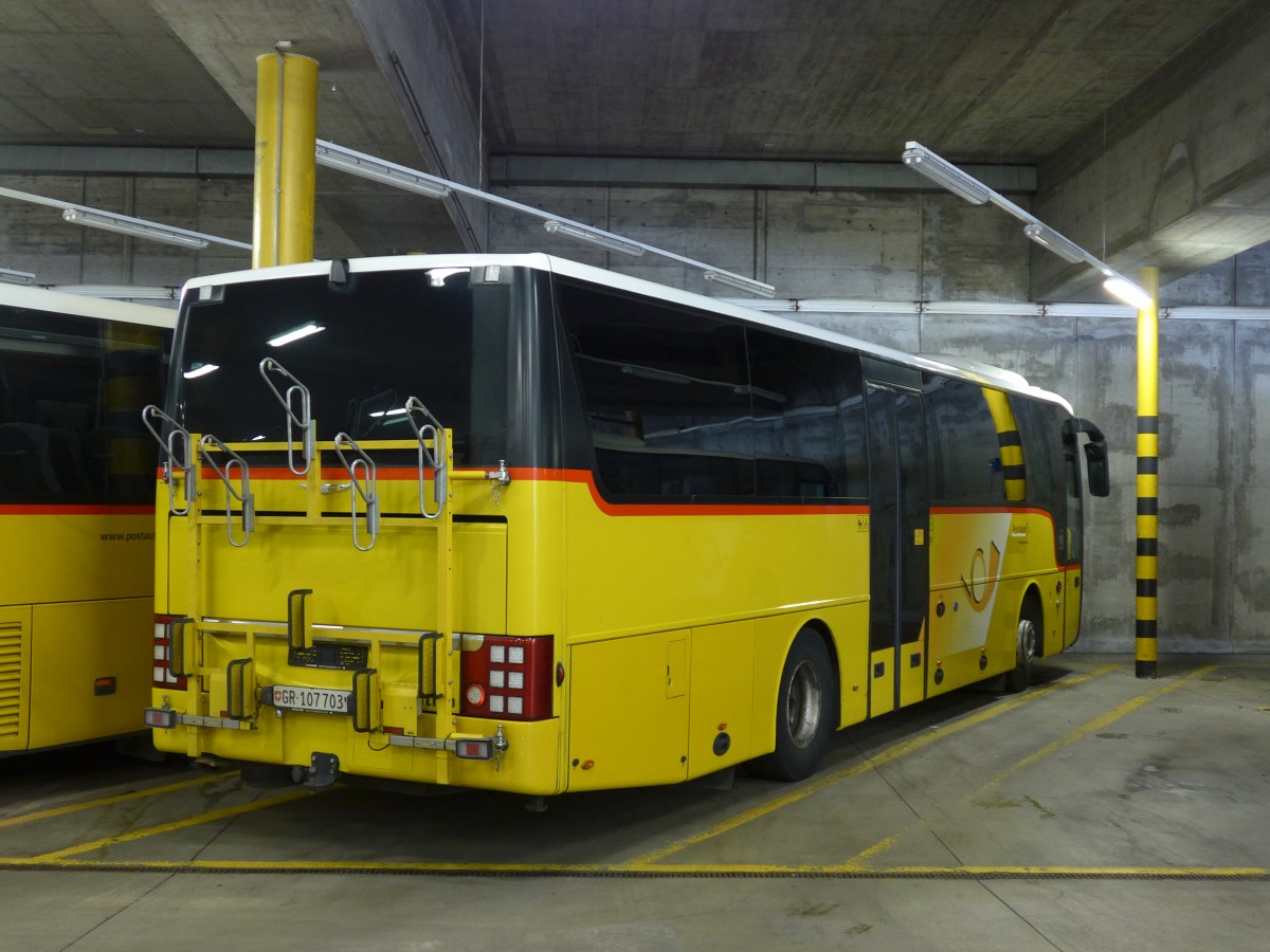 (165'432) - PostAuto Graub�nden - GR 107'703 - Van Hool am 19. September 2015 in Thusis, Postautostation