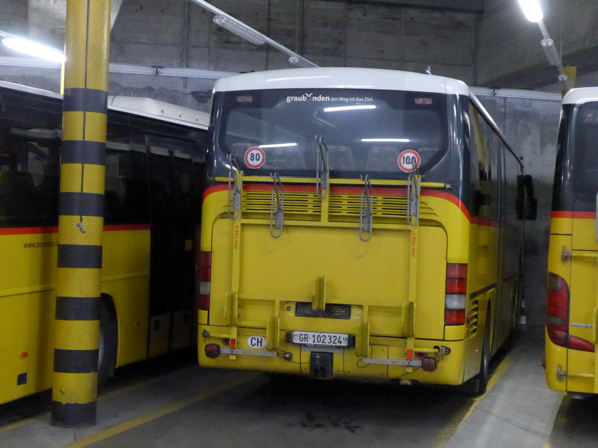 (165'434) - PostAuto Graub�nden - GR 102'324 - Neoplan am 19. September 2015 in Thusis, Postautostation
