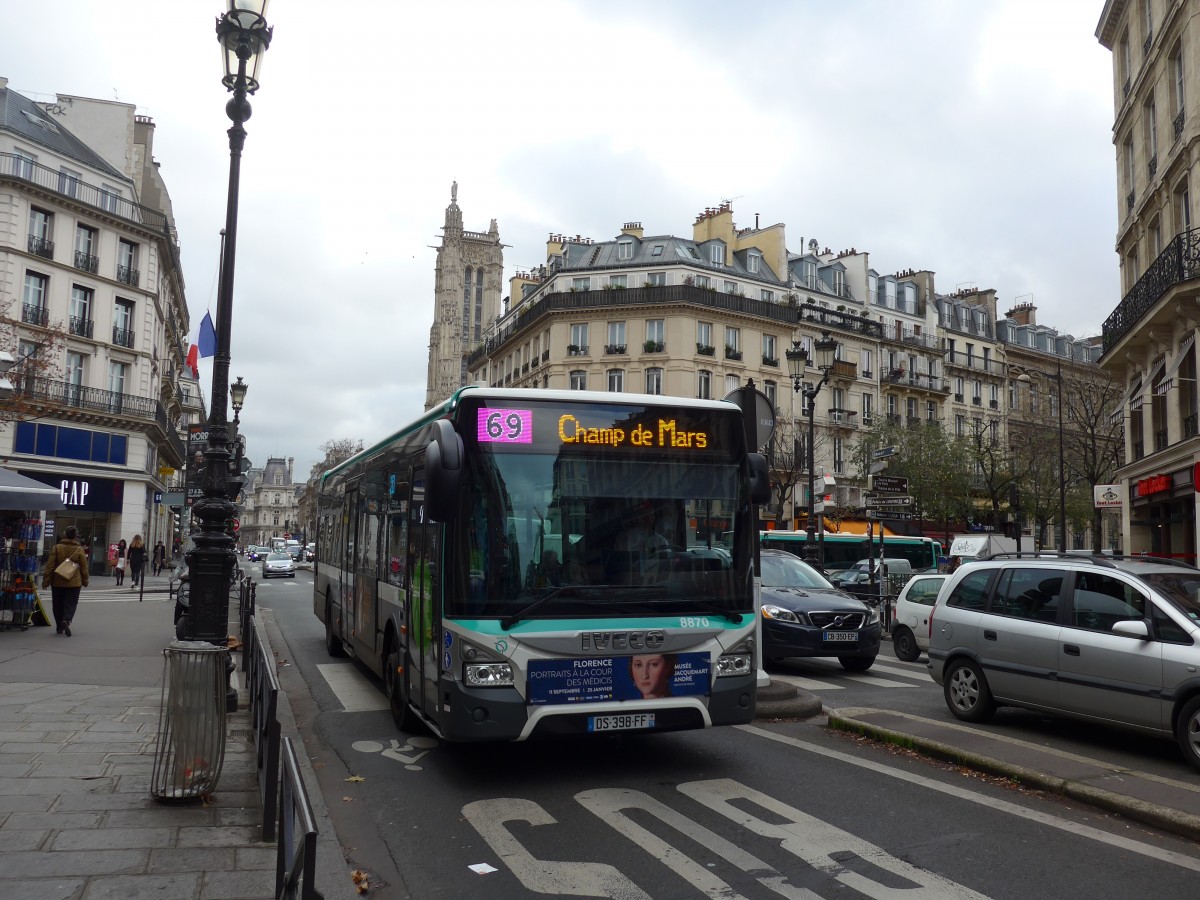 (167'370) - RATP Paris - Nr. 8870/DS 398 FF - Iveco am 18. November 2015 in Paris, Ch�telet