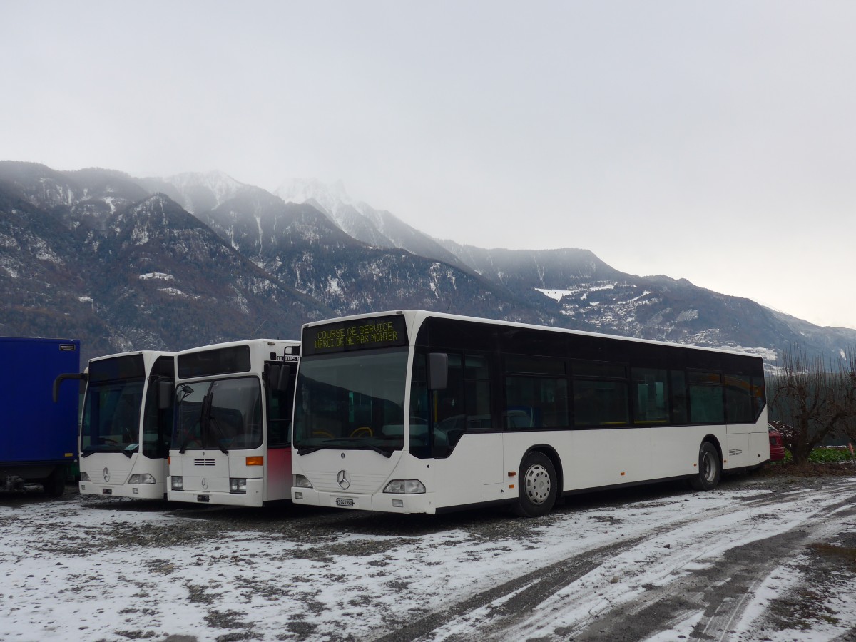 (167'557) - Buchard, Leytron - VS 243'990 - Mercedes (ex Ryffel, Uster Nr. 69; ex Welti-Furrer, Z�rich Nr. 53; ex Fr�hlich, Z�rich Nr. 608) am 29. November 2015 in Leytron, Garage