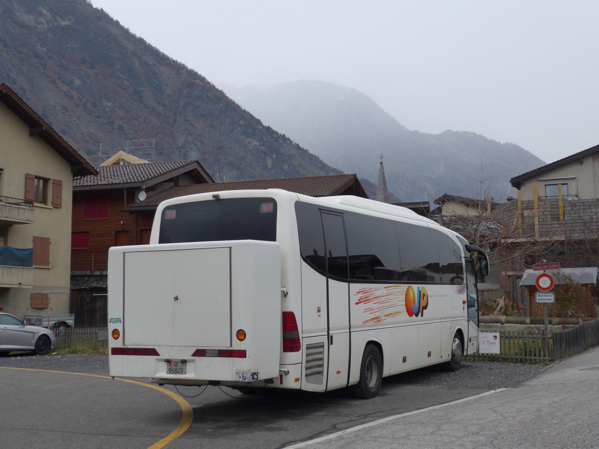 (167'567) - JP excursions, Gen�ve - GE 96'849 - Mercedes am 29. November 2015 in Leytron, Alte Post