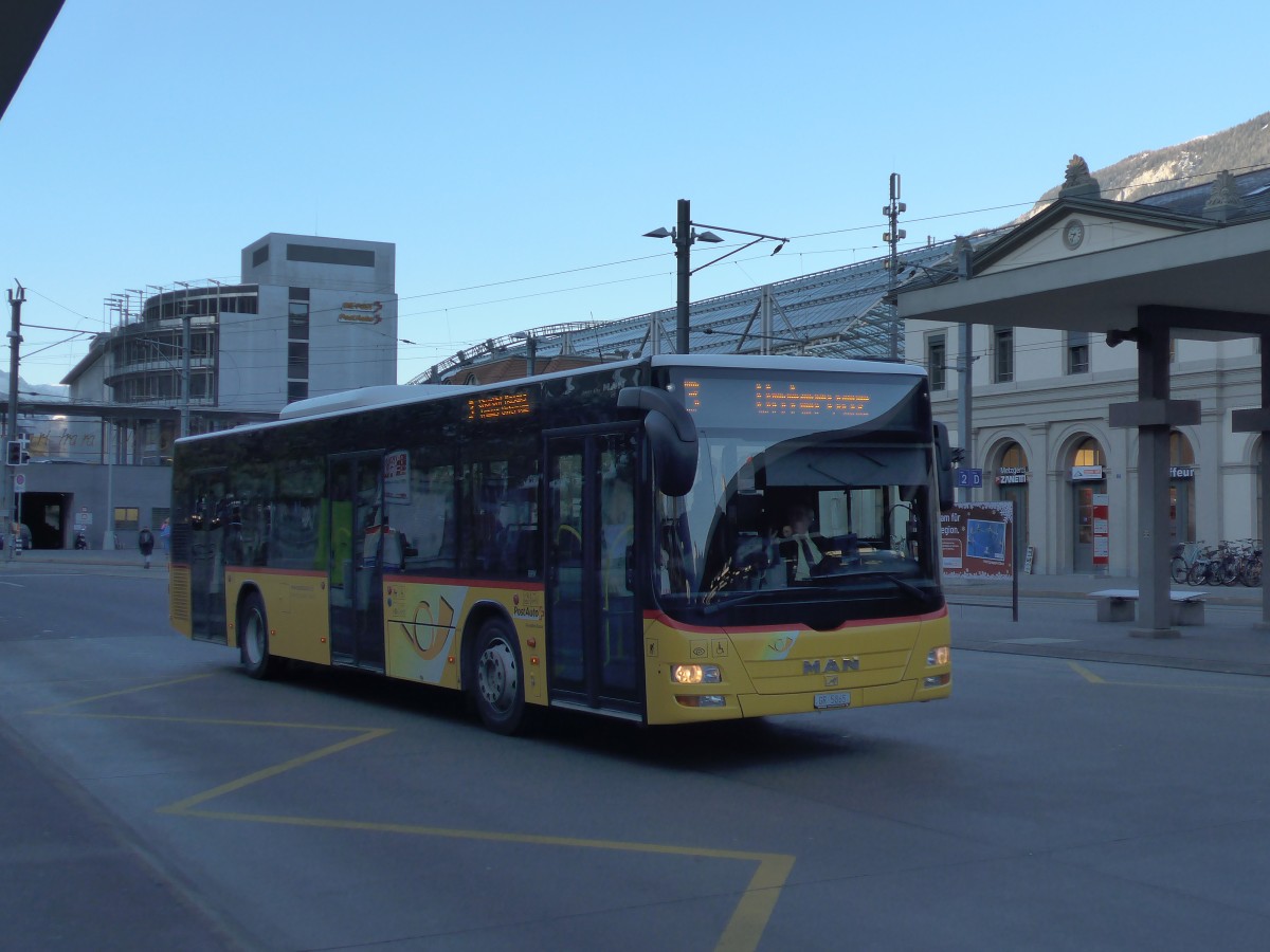 (167'618) - D�nser, Trimmis - GR 5865 - MAN am 5. Dezember 2015 beim Bahnhof Chur