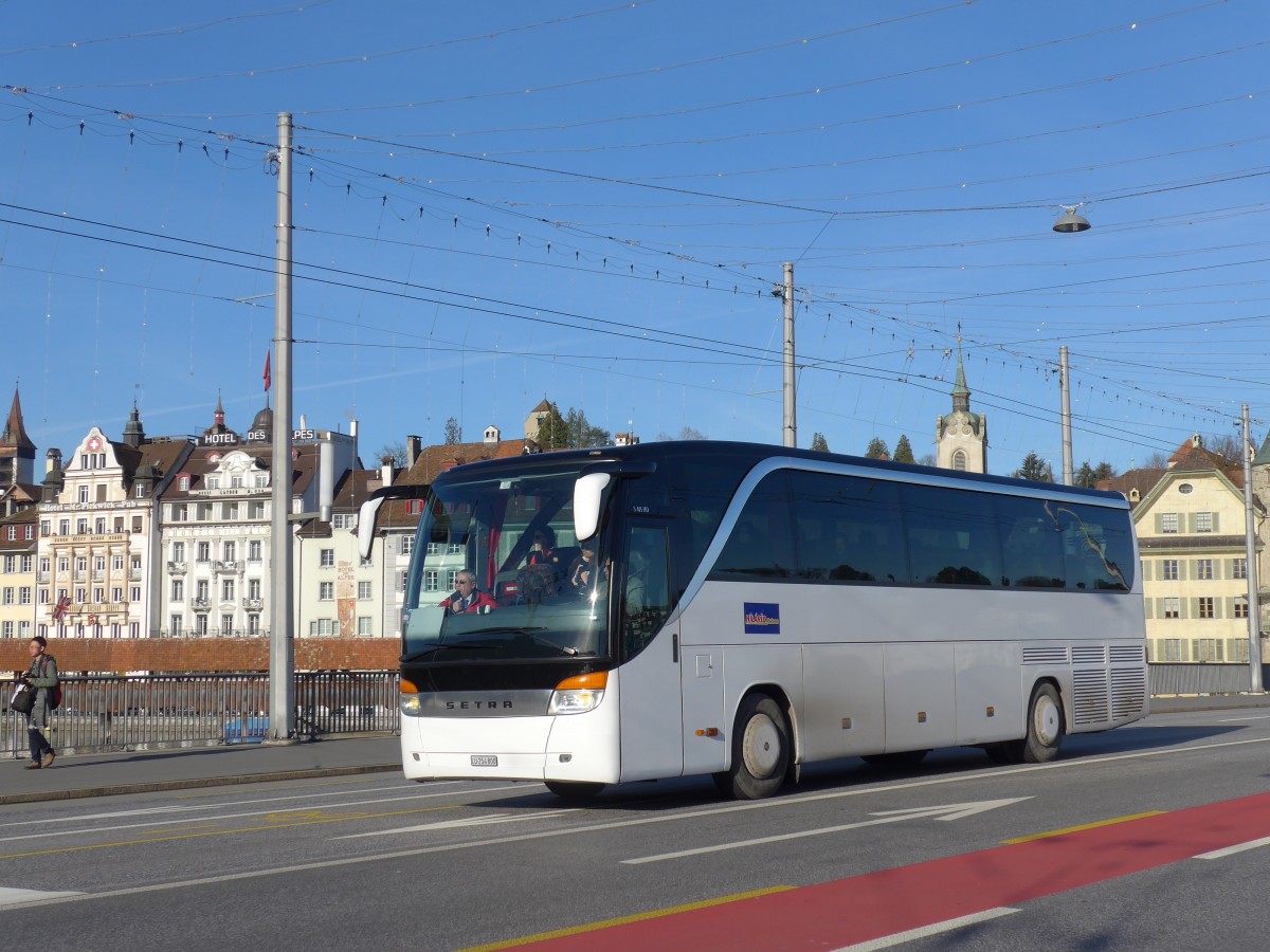 (167'927) - Hil�rio, Sch�tz - LU 254'800 - Setra (ex Marti, Kallnach) am 25. Dezember 2015 in Luzern, Bahnhofbr�cke