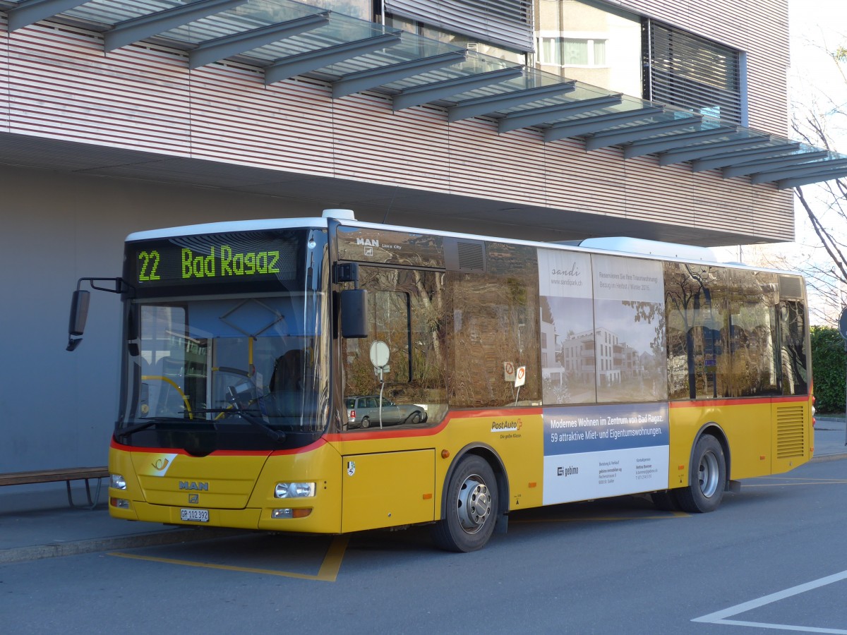 (168'015) - Gessinger, Bad Ragaz - GR 102'392 - MAN/G�ppel am 26. Dezember 2015 beim Bahnhof Landquart