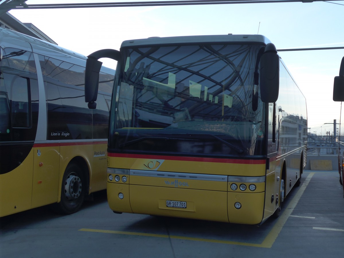 (168'088) - PostAuto Graub�nden - GR 107'701 - Van Hool am 29. Dezember 2015 in Chur, Postautostation