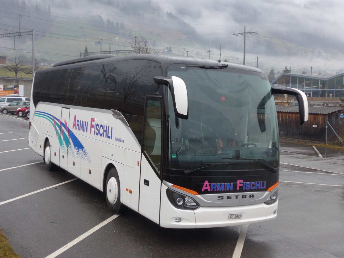 (168'329) - Fischli, N�fels - GL 4029 - Setra am 9. Januar 2016 in Frutigen, Sportzentrum