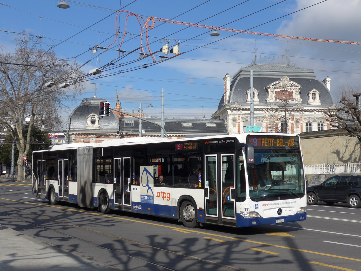 (169'101) - TPG Gen�ve - Nr. 111/GE 960'495 - Mercedes am 7. M�rz 2016 in Gen�ve, Place des Vingt-Deux-Cantons