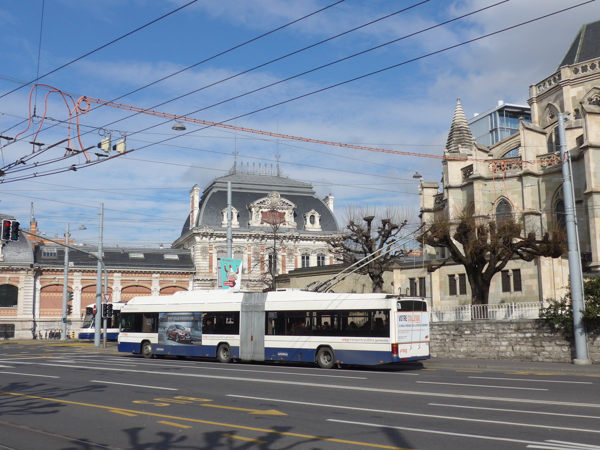 (169'128) - TPG Gen�ve - Nr. 733 - Hess/Hess Gelenktrolleybus am 7. M�rz 2016 in Gen�ve, Place des Vingt-Deux-Cantons