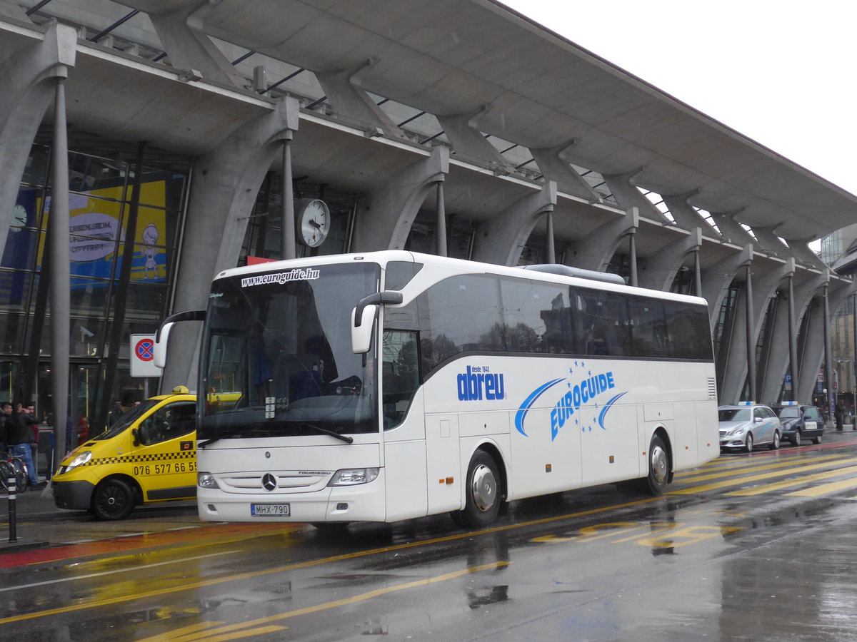 (169'490) - Aus Ungarn: Euroguide, Budapest - MHX-790 - Mercedes am 25. M�rz 2016 beim Bahnhof Luzern