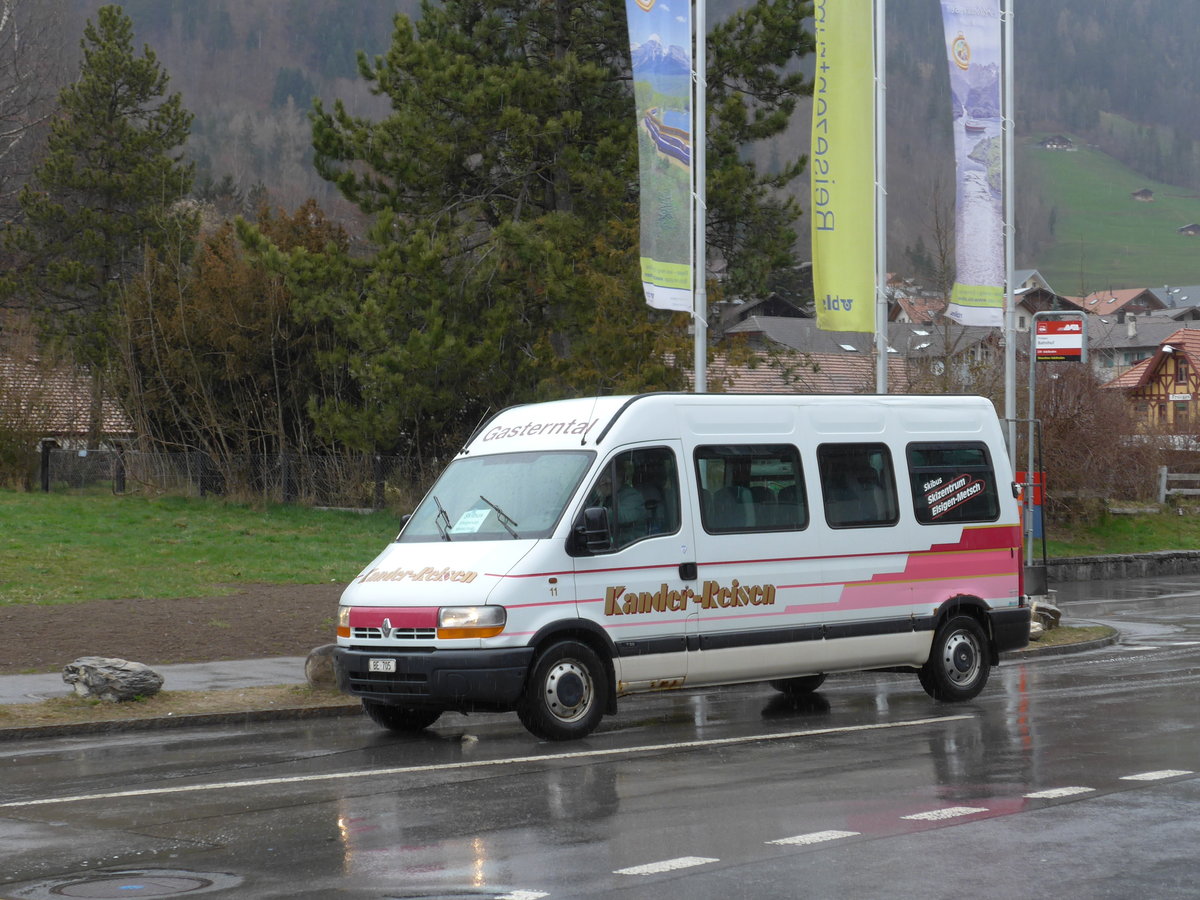 (169'539) - Kander-Reisen, Frutigen - Nr. 11/BE 705 - Renault am 27. M�rz 2016 beim Bahnhof Frutigen