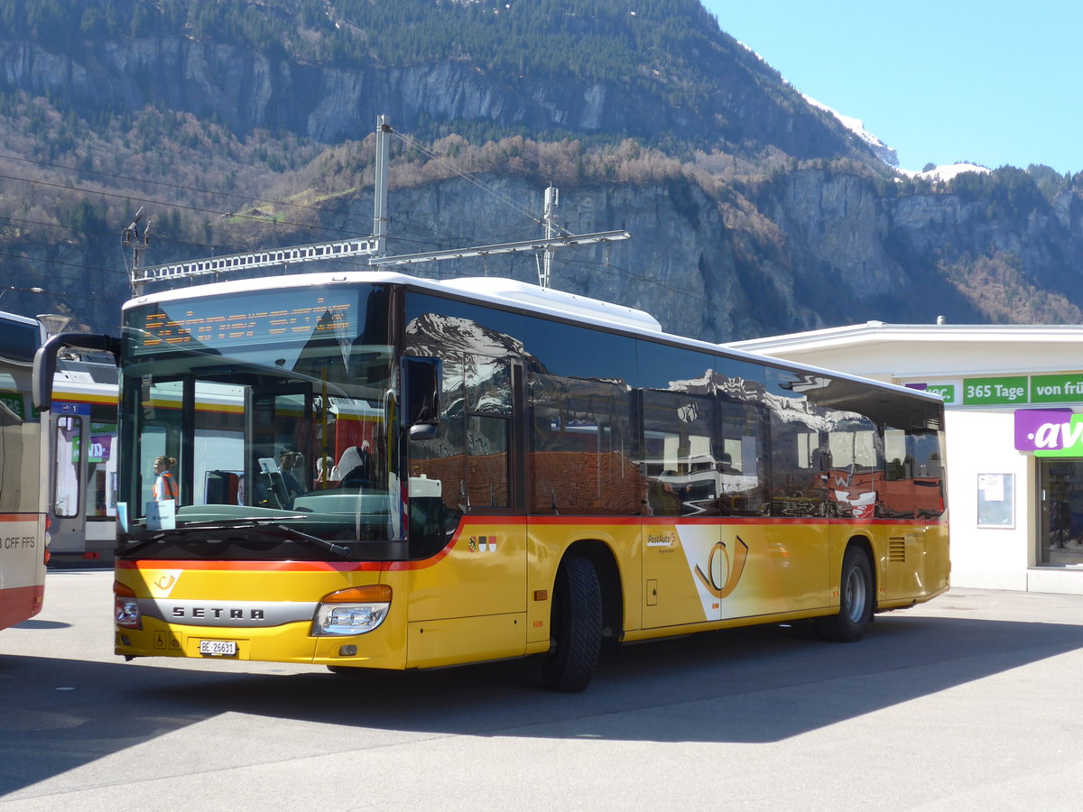 (169'817) - Fl�ck, Brienz - Nr. 6/BE 26'631 - Setra am 11. April 2016 beim Bahnhof Brienz