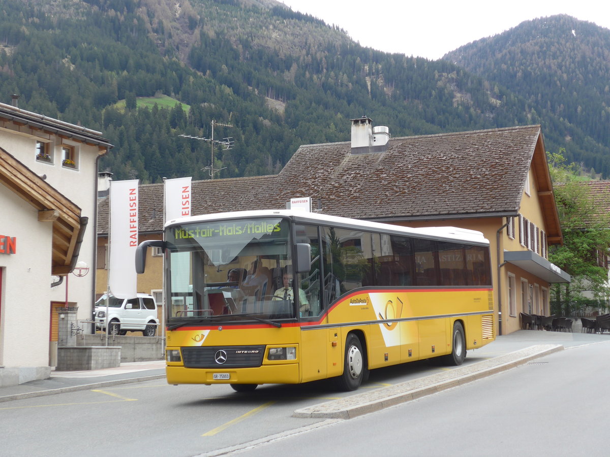 (170'911) - Terretaz, Zernez - GR 75'003 - Mercedes am 16. Mai 2016 in M�stair, Posta
