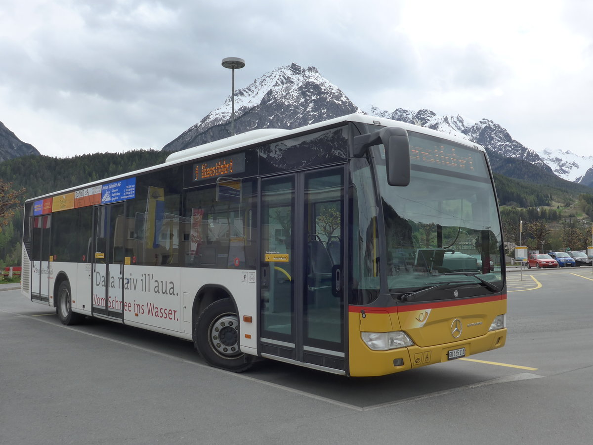 (170'939) - PostAuto Graub�nden - GR 165'111 - Mercedes am 16. Mai 2016 beim Bahnhof Scuol-Tarasp