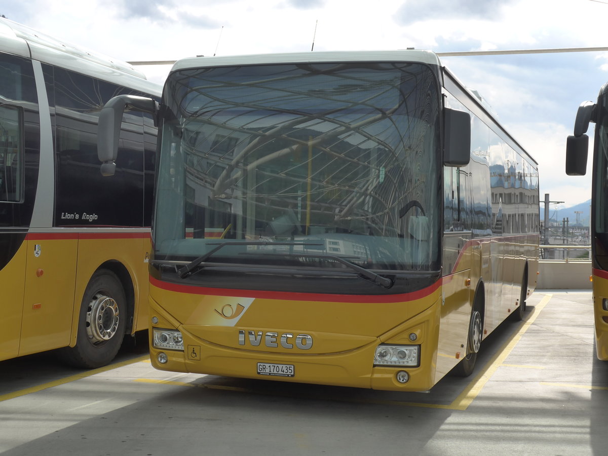 (170'950) - PostAuto Graub�nden - GR 170'435 - Iveco am 16. Mai 2016 in Chur, Postautostation
