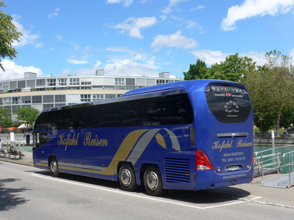 (171'876) - Aus Deutschland: Kofahl, Rostock - HRO-K 802 - Neoplan am 15. Juni 2016 bei der Schiffl�ndte Thun