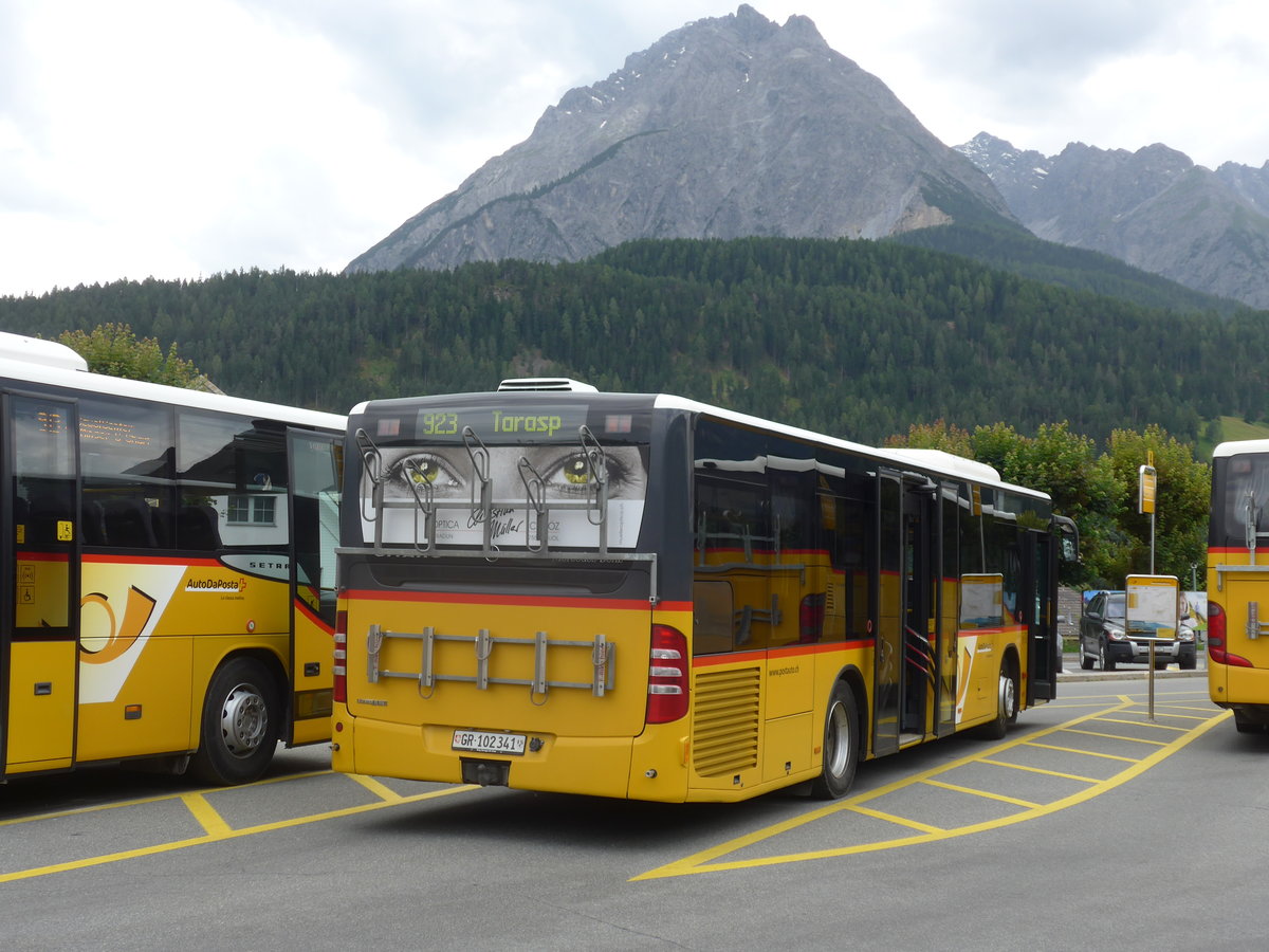 (173'351) - PostAuto Graub�nden - GR 102'341 - Mercedes am 24. Juli 2016 beim Bahnhof Scuol-Tarasp