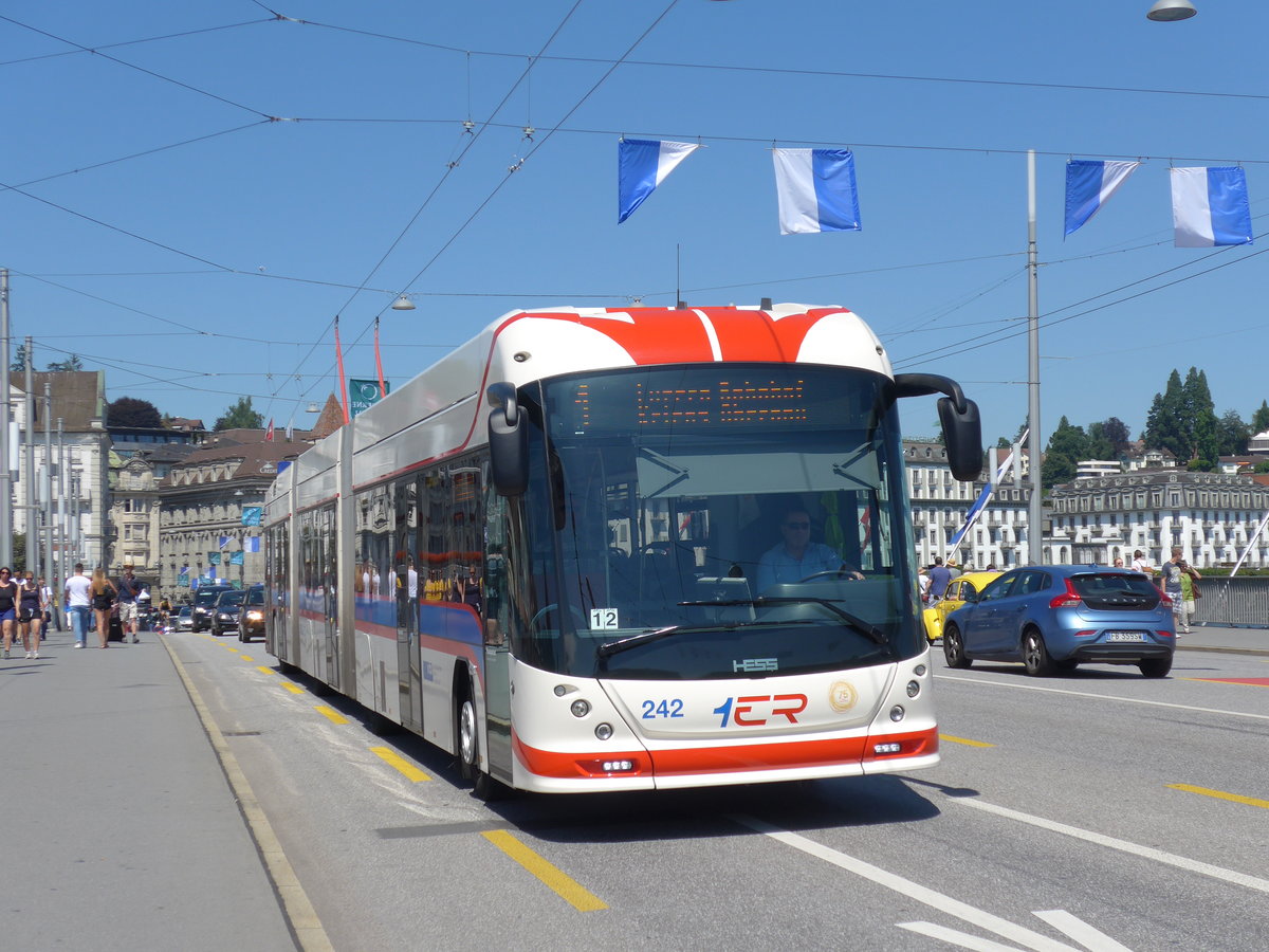 (173'798) - VBL Luzern - Nr. 242 - Hess/Hess Doppelgelenktrolleybus am 8. August 2016 in Luzern, Bahnhofbr�cke