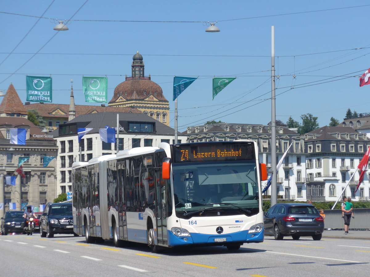 (173'803) - VBL Luzern - Nr. 164/LU 170'563 - Mercedes am 8. August 2016 in Luzern, Bahnhofbr�cke