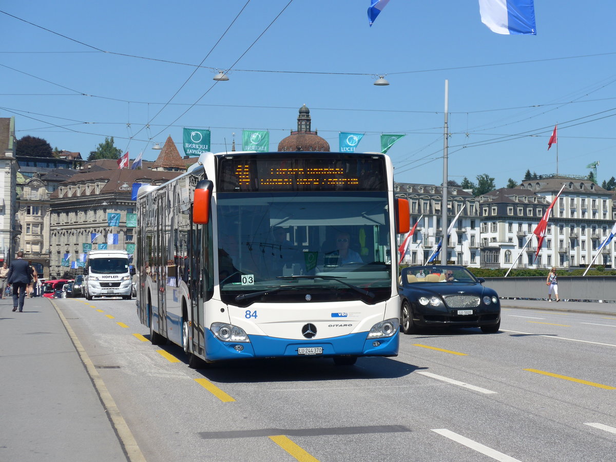 (173'820) - VBL Luzern - Nr. 84/LU 244'370 - Mercedes am 8. August 2016 in Luzern, Bahnhofbr�cke