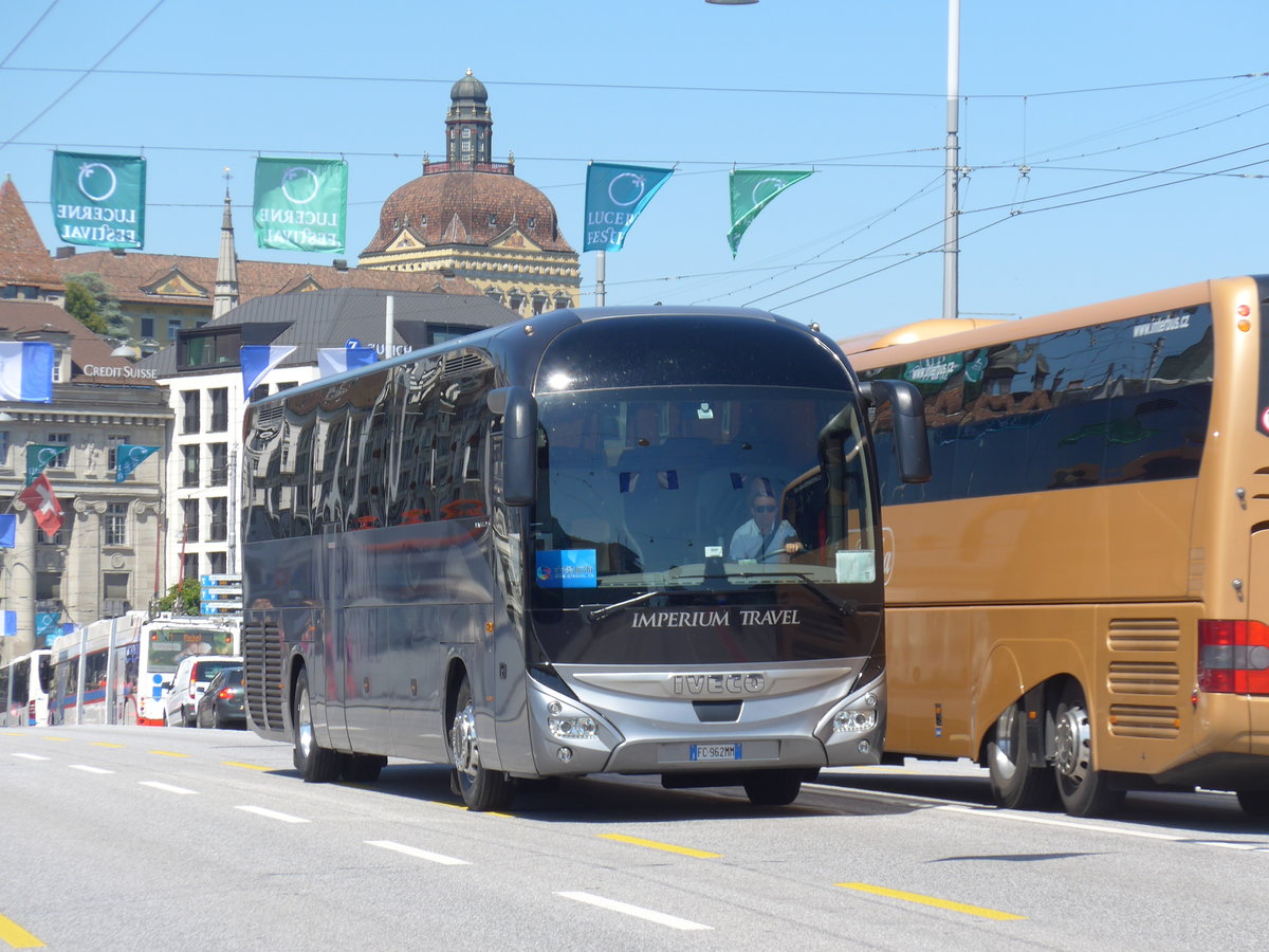 (173'843) - Aus Italien: Caperna, Roma - FC-962 MM - Iveco am 8. August 2016 in Luzern, Bahnhofbr�cke