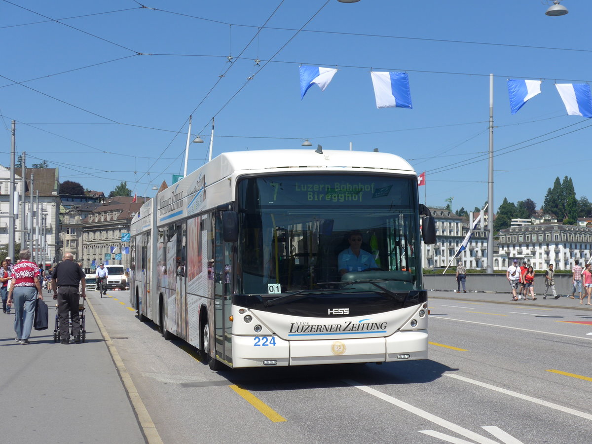 (173'848) - VBL Luzern - Nr. 224 - Hess/Hess Gelenktrolleybus am 8. August 2016 in Luzern, Bahnhofbr�cke