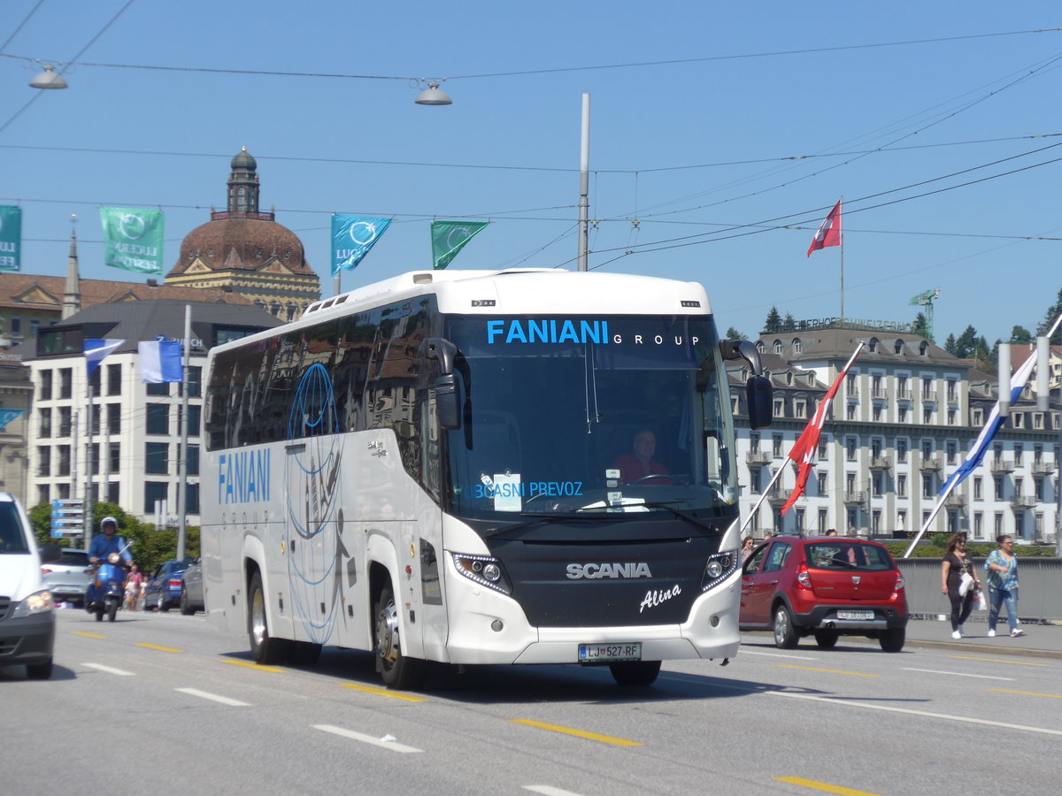 (173'849) - Aus Slowenien: Faniani, Ljubljana - LJ 527-RF - Scania/Higer am 8. August 2016 in Luzern, Bahnhofbr�cke