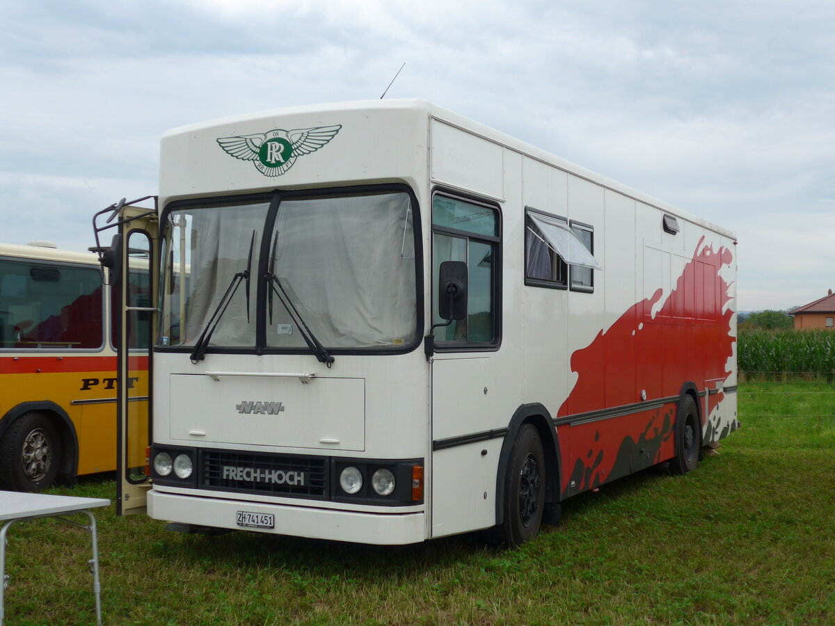 (173'993) - Aus der Schweiz: M�llner, Embrach - ZH 741'451 - NAW/FHS (ex Migros, Moosseedorf) am 20. August 2016 in B�singen, Bahnhof 