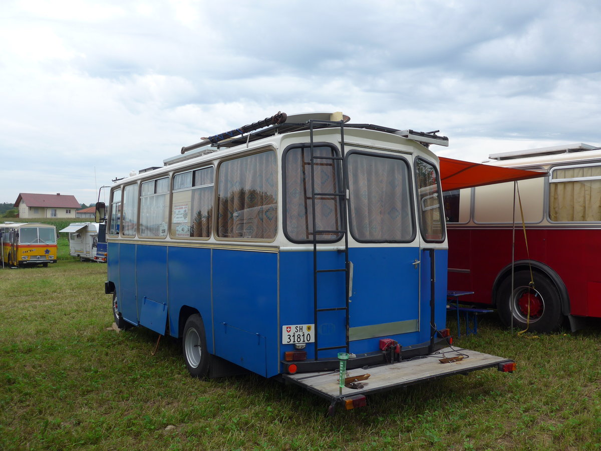 (174'021) - Aus der Schweiz: Niederer P., Langwiesen - SH 31'810 - Mercedes/R&J (ex Stoll, Wilchingen) am 20. August 2016 in B�singen, Bahnhof