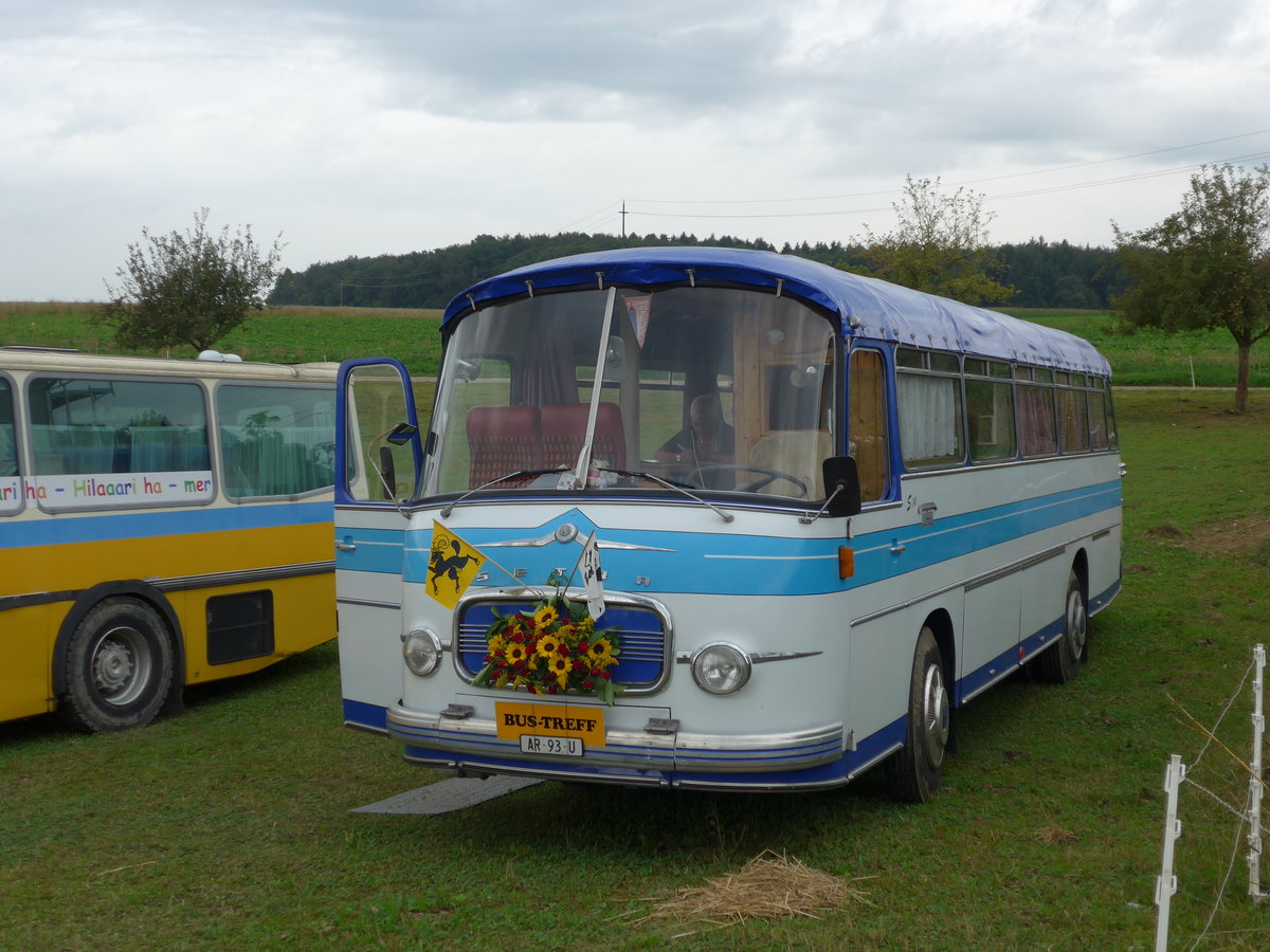 (174'068) - Aus der Schweiz: Niederer, Grub - AR 93 U - Setra am 20. August 2016 in B�singen, Bahnhof