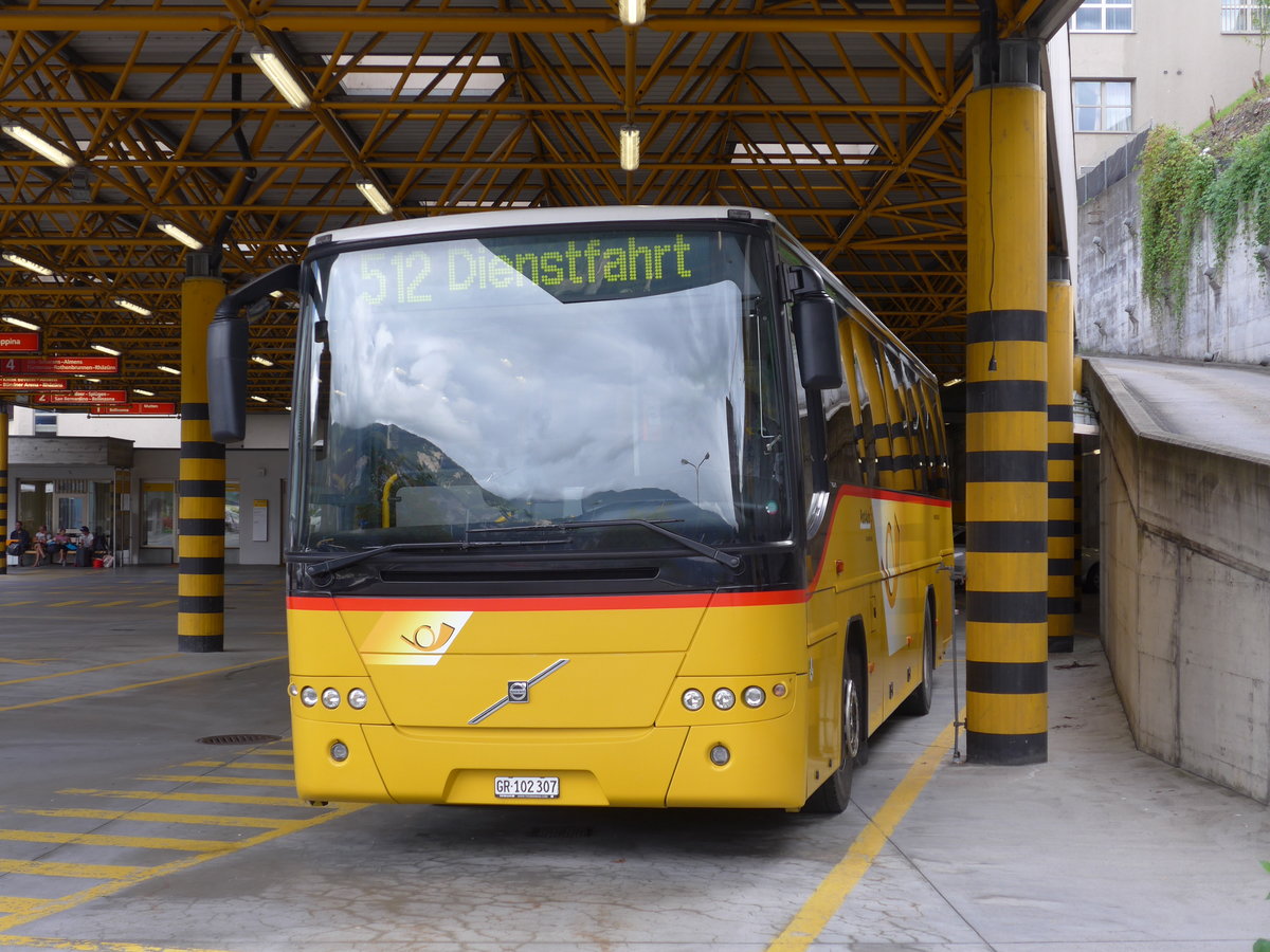 (174'250) - PostAuto Graub�nden - GR 102'307 - Volvo am 21. August 2016 in Thusis, Postautostation