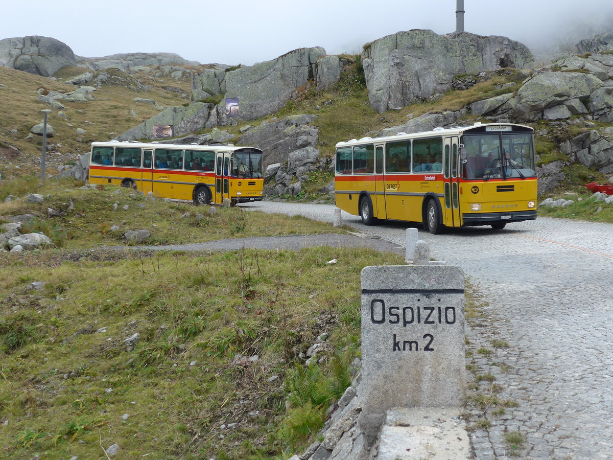 (175'027) - Mark, Andeer - GR 1866 - Saurer/R&J (ex PostAuto Graub�nden; ex P 24'350) + AVG Meiringen - Nr. 74/BE 607'481 - Saurer/R&J (ex P 24'357) am 18. September 2016 am Gotthard, Alte Tremolastrasse