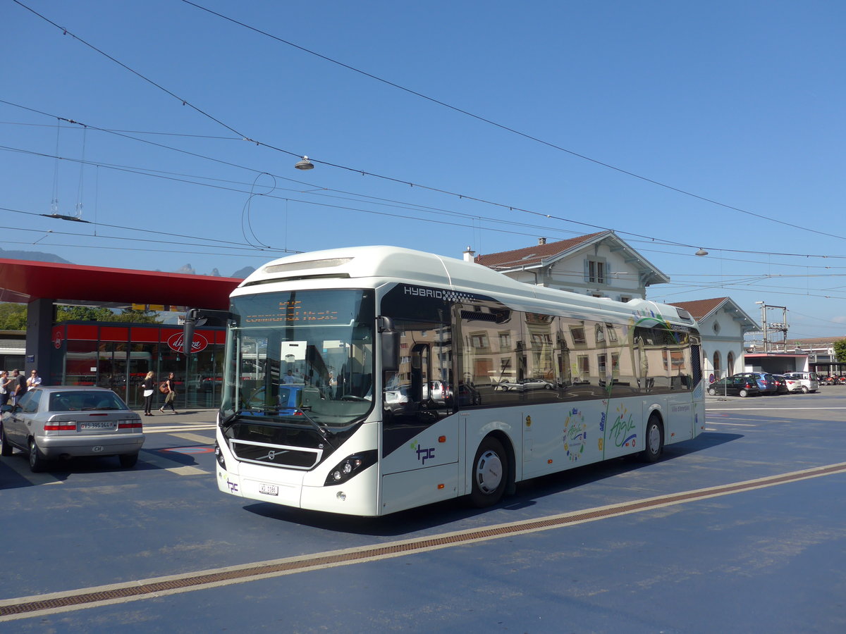 (175'096) - TPC Aigle - VD 1186 - Volvo (ex Volvo, S-G�teborg) am 24. September 2016 beim Bahnhof Aigle