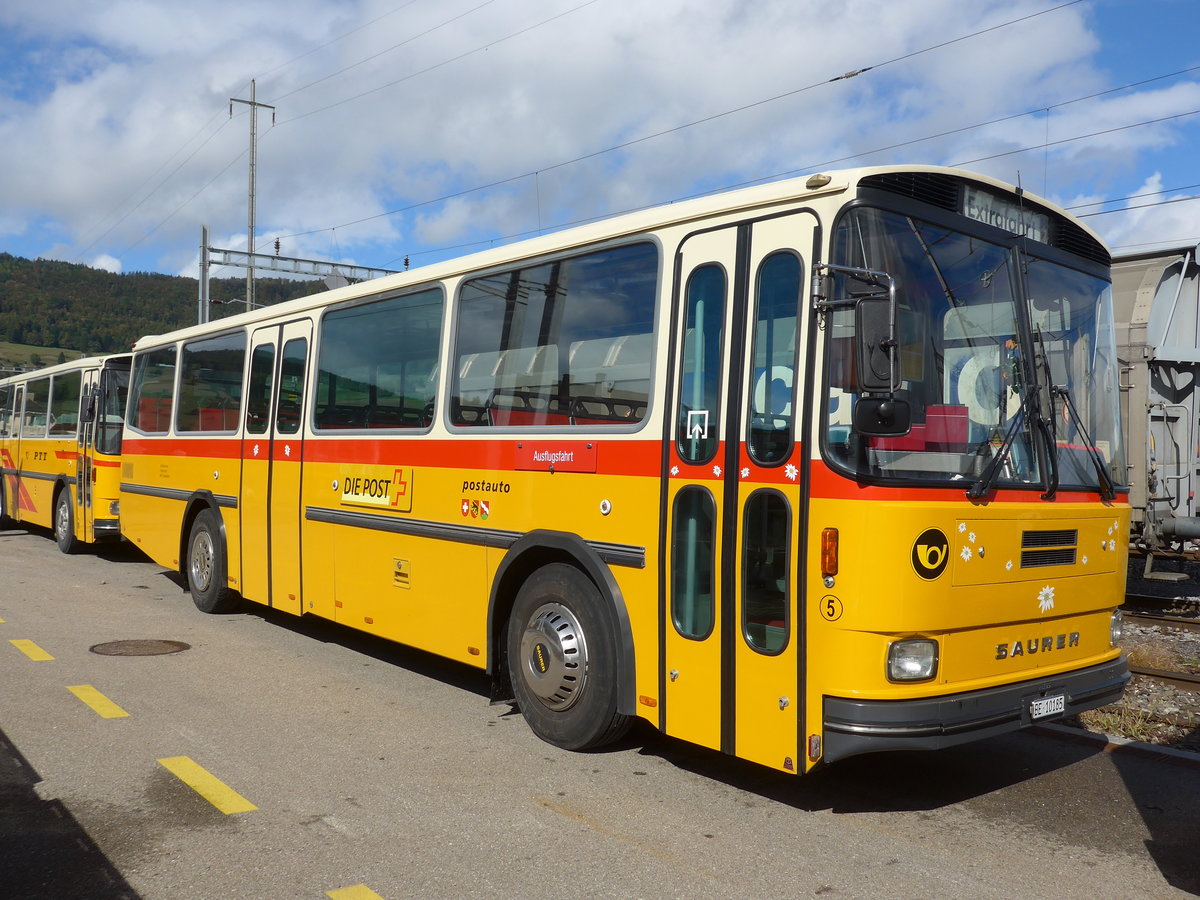 (175'380) - W�thrich, Ursenbach - Nr. 5/BE 10'185 - Saurer/T�scher (ex Sch�rch, Gutenburg Nr. 5; ex Engeloch, Riggisberg Nr. 5; ex P 25'668) am 2. Oktober 2016 beim Bahnhof Glovelier