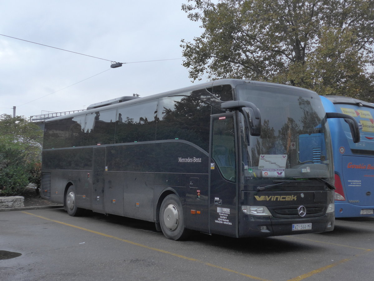(175'722) - Aus Kroatien: Vincek, Radovan - VZ 944-MR - Mercedes am 18. Oktober 2016 in Z�rich, Sihlquai