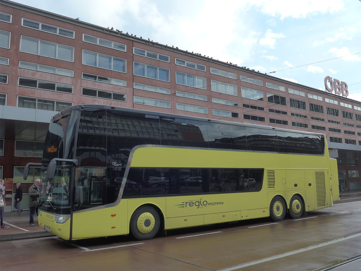 (175'795) - �VG S�lden - IM OVG 18 - Van Hool am 18. Oktober 2016 beim Bahnhof Innsbruck