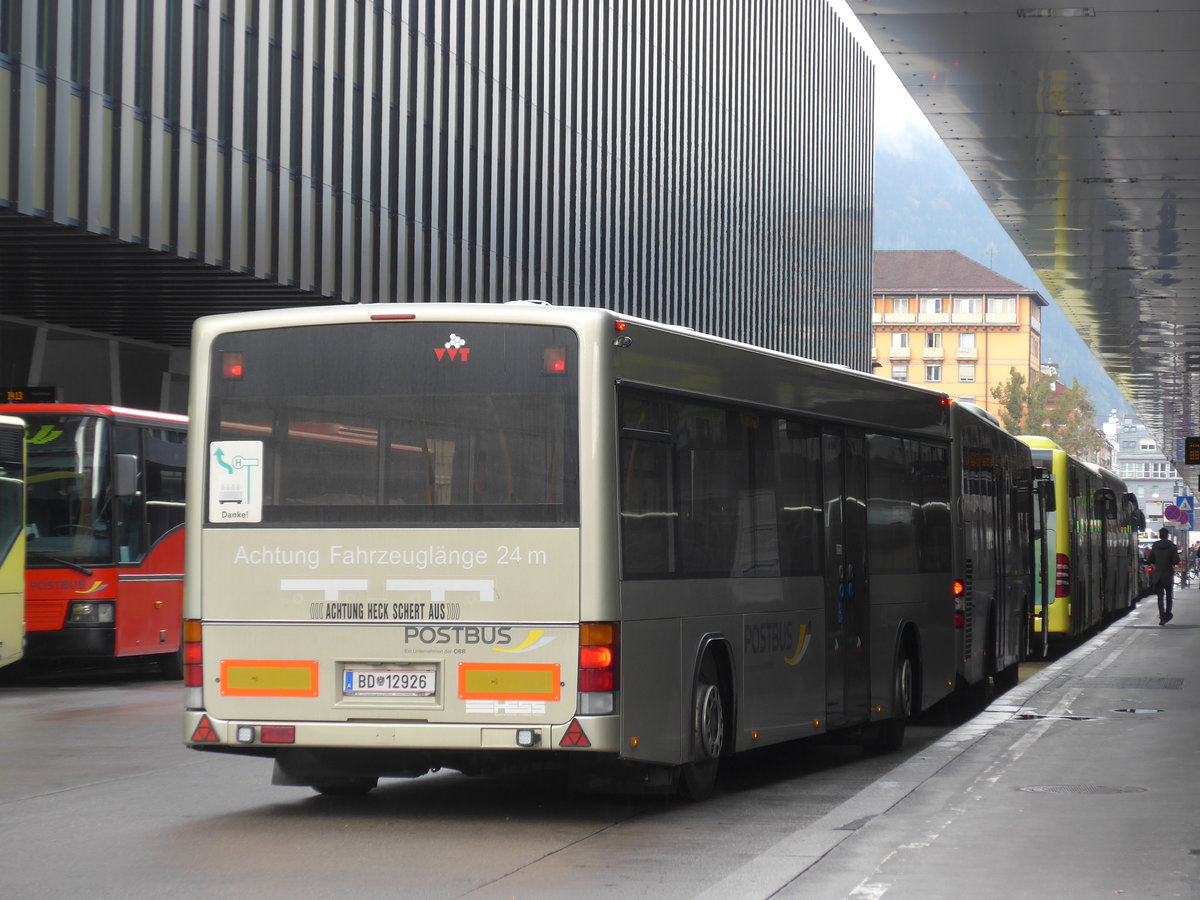(175'824) - PostBus - BD 12'926 - Lanz+Marti/Hess Personenanh�nger am 18. Oktober 2016 beim Bahnhof Innsbruck