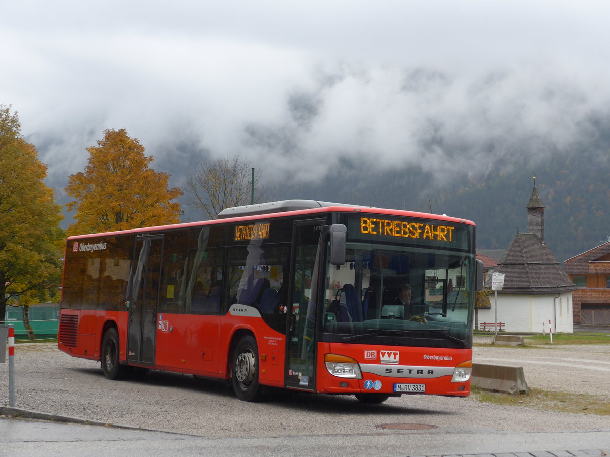 (175'904) - Aus Deutschland: RVO M�nchen - M-RV 3831 - Setra am 19. Oktober 2016 in Pertisau, Karwendellift