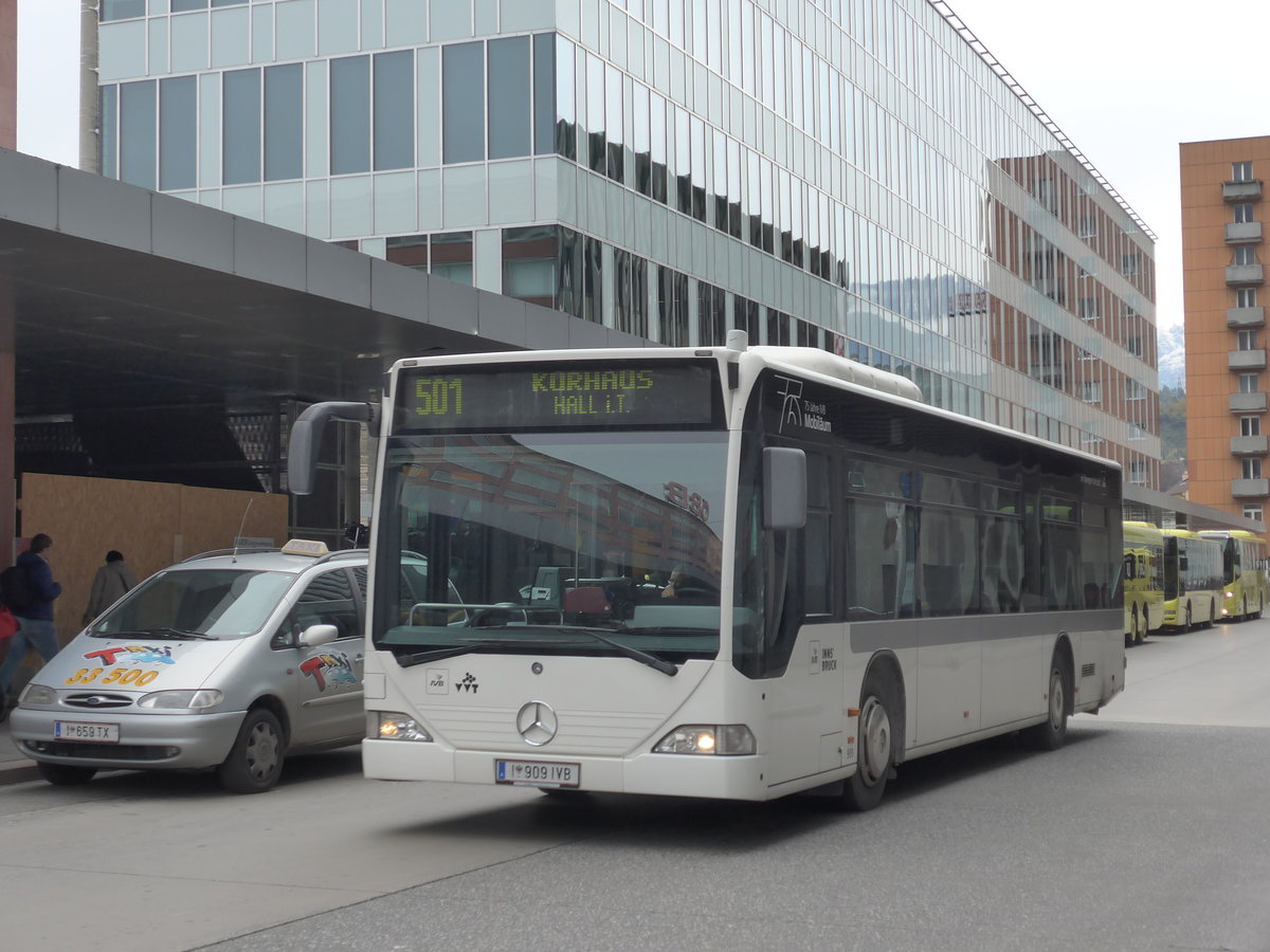 (176'127) - IVB Innsbruck - Nr. 909/I 909 IVB - Mercedes am 21. Oktober 2016 beim Bahnhof Innsbruck