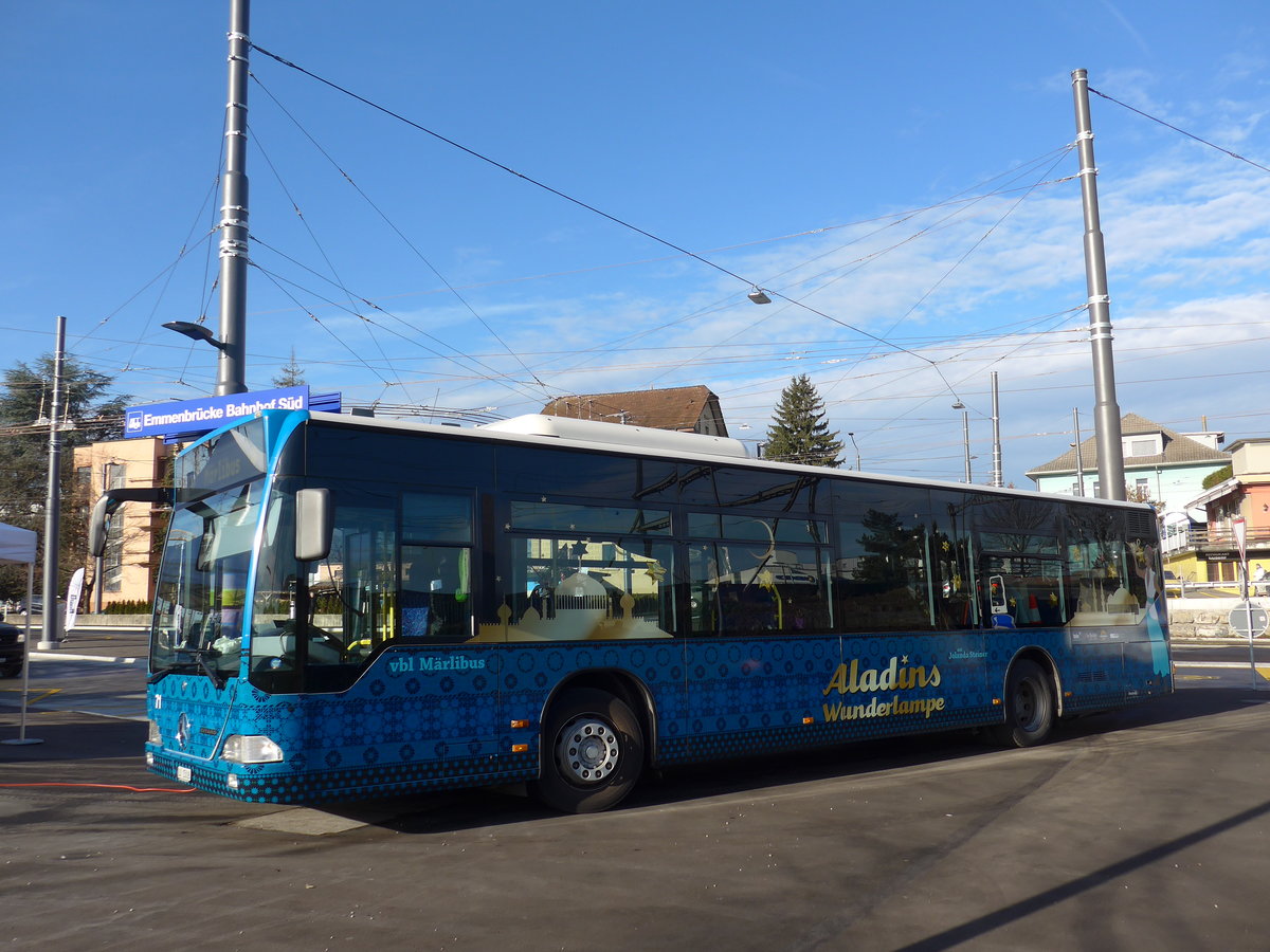 (177'147) - VBL Luzern - Nr. 71/LU 15'016 - Mercedes am 11. Dezember 2016 beim Bahnhof Emmenbr�cke S�d