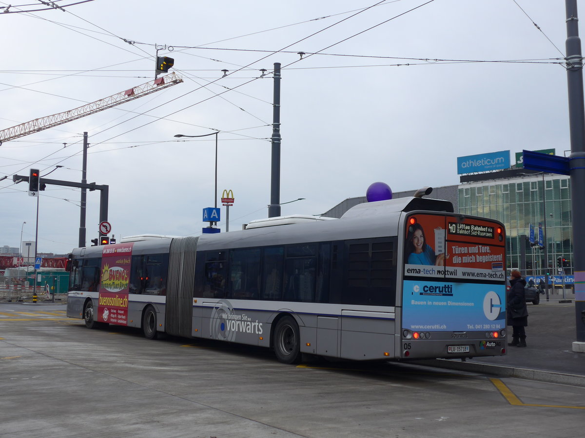 (177'189) - AAGR Rothenburg - Nr. 5/LU 15'718 - Solaris am 11. Dezember 2016 beim Bahnhof Emmenbr�cke S�d